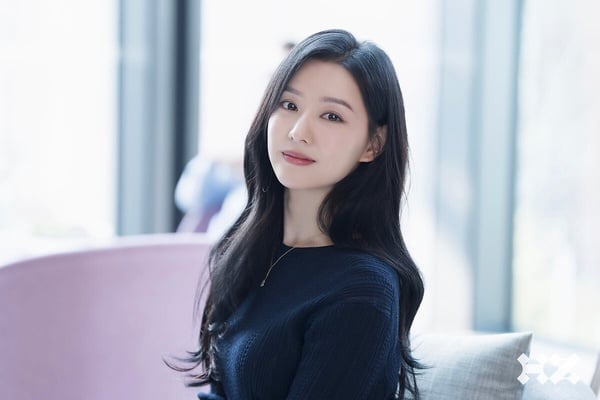 金智媛《淚之女王》爆紅整年！年末沒獲獎網嘆可惜，滿滿代言卻已是人氣的最佳證明