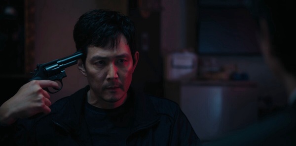 《魷魚遊戲2》6大劇情細節：李炳憲打陀螺是故意控分？網猜姜河那可能遭遇過軍隊霸凌！