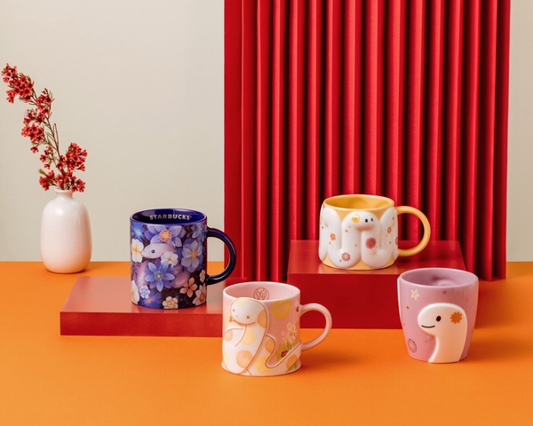 星巴克新品！星巴克蛇年新品：蛇年限定水晶球、蛇年熊寶寶、招財貓熊寶寶通通要收！