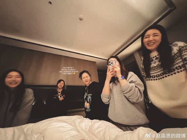 趙露思罹失語症病倒住院！《偷偷藏不住》媽媽曾黎現身醫院溫暖陪伴，動人友情全網看哭