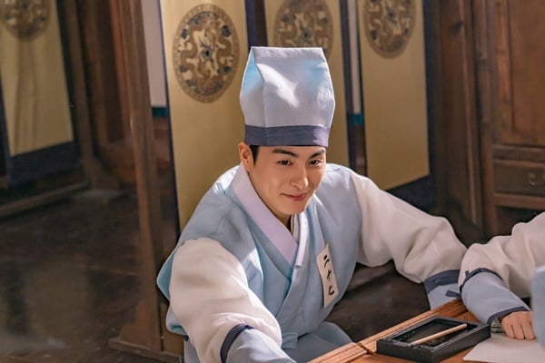 《Check-In漢陽》劇情、角色介紹:《媽朋兒》金智恩女扮男裝,號稱MZ世代《成均館緋聞》