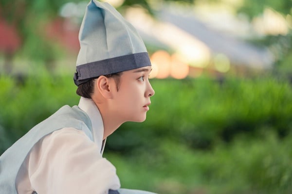 《Check-In漢陽》劇情、角色介紹:《媽朋兒》金智恩女扮男裝,號稱MZ世代《成均館緋聞》