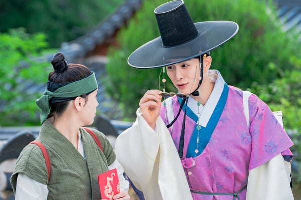 《Check-In漢陽》劇情、角色介紹:《媽朋兒》金智恩女扮男裝,號稱MZ世代《成均館緋聞》