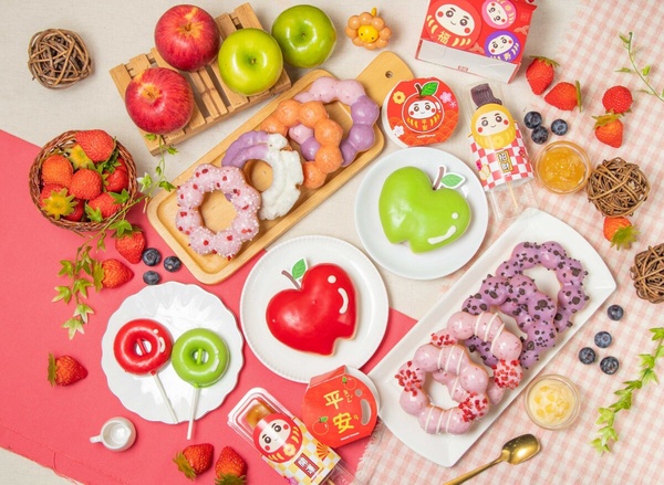 買一送一！Mister Donut草莓季開跑，7款草莓藍莓甜甜圈必吃再享優惠、買一送一