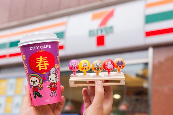 比買一送一強！7-11推「開心果風味拿鐵」，免費送開心陀螺還有咖啡42折優惠!