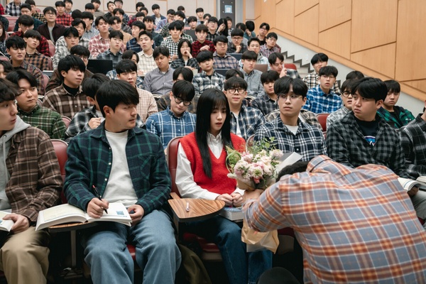 《新烏托邦》劇情、角色介紹:《殺人者的購物中心》編劇新作，Jisoo為戲上特技學校！