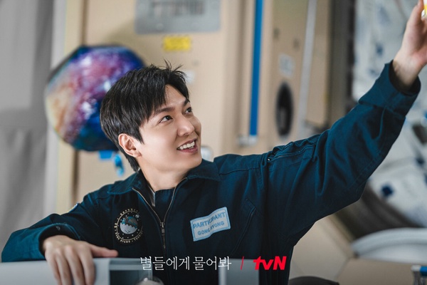 《問問星星吧》首播評價兩極：李敏鎬果然演不了「窮小子」？上太空的理由莫名其妙？
