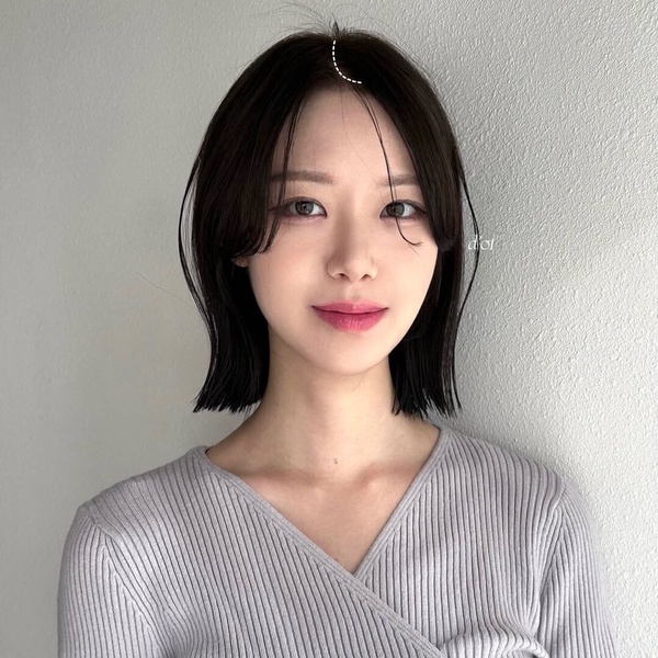臉立刻變小！髮縫是髮型關鍵，韓設計師親授方法