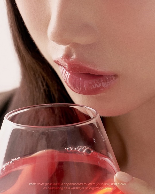 口紅會積口水線？彩妝師祕技公開、唇色完美不積線+2025口紅推薦