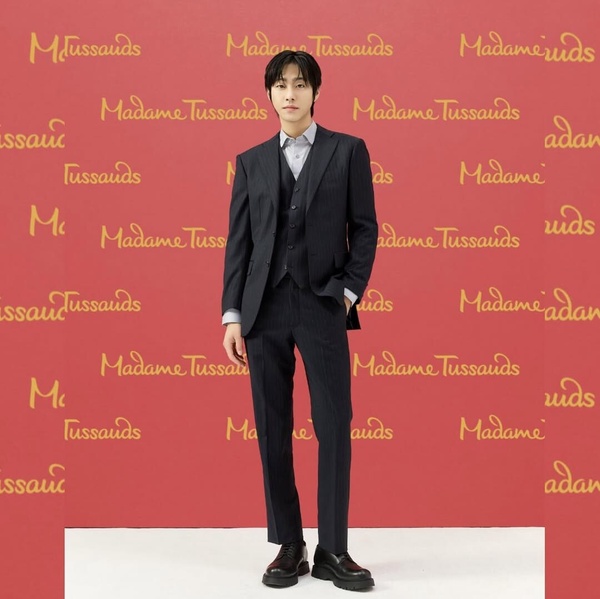 8位「身高180以上」韓劇男神！《我的完美秘書》李浚赫181算矮了，他高到朴敏英親不到