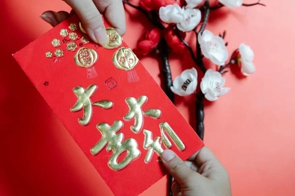 2025紅包金額行情公開！社會新鮮人第一年該包多少？紅包數字禁忌、收發禮儀一次看！