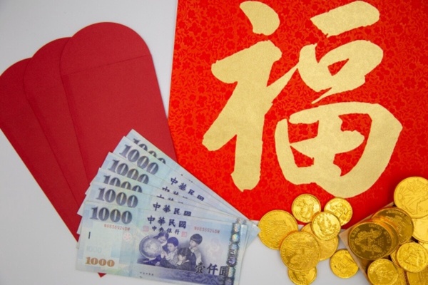 2025紅包金額行情公開！社會新鮮人第一年該包多少？紅包數字禁忌、收發禮儀一次看！