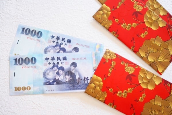 2025紅包金額行情公開！社會新鮮人第一年該包多少？紅包數字禁忌、收發禮儀一次看！