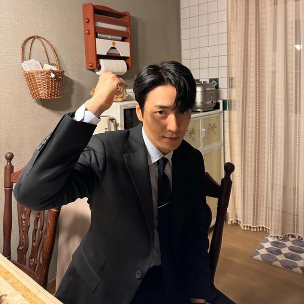 李浚赫曾坦言：「演員生涯其實一直都很痛苦」，遇上《我的完美秘書》登事業巔峰！