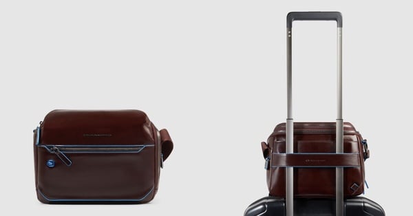 PIQUADRO Blue Square系列立體側背包，兼具功能與風格的2025商務型男情人節禮物