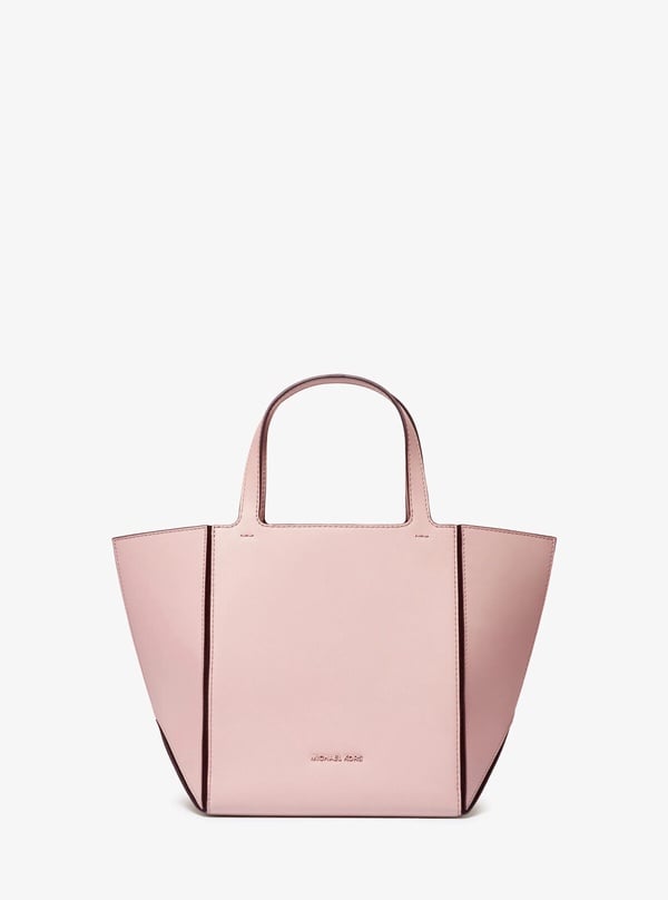 MICHAEL KORS Jordi玫瑰粉色小折包，設計獨特且實用，是2025情人節送女友的時尚包款