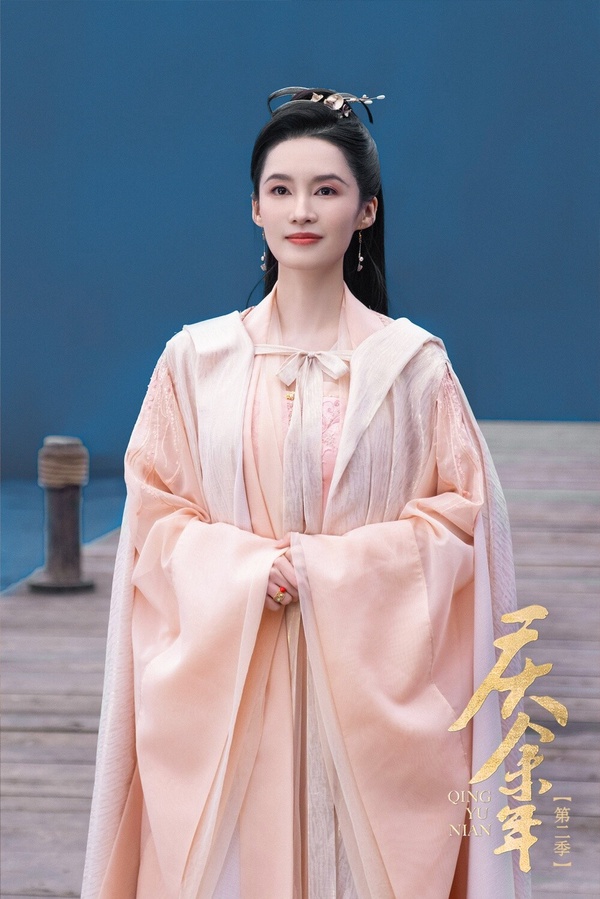 古裝大男主劇誰的後宮最美？《大奉打更人》田曦薇靈動，《暗河傳》彭小苒紫衣造型仙氣