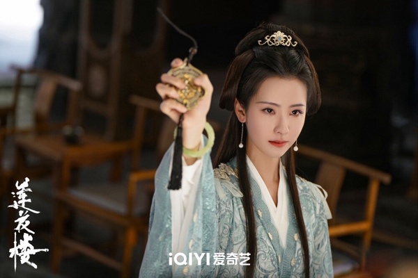 古裝大男主劇誰的後宮最美？《大奉打更人》田曦薇靈動，《暗河傳》彭小苒紫衣造型仙氣