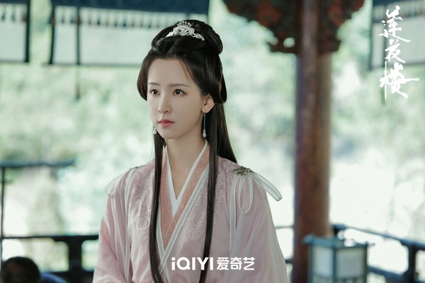 古裝大男主劇誰的後宮最美？《大奉打更人》田曦薇靈動，《暗河傳》彭小苒紫衣造型仙氣