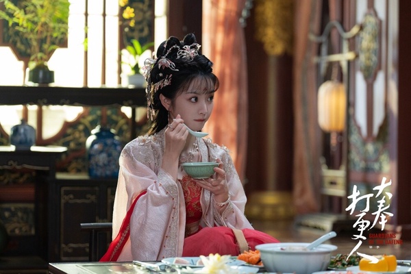 古裝大男主劇誰的後宮最美？《大奉打更人》田曦薇靈動，《暗河傳》彭小苒紫衣造型仙氣