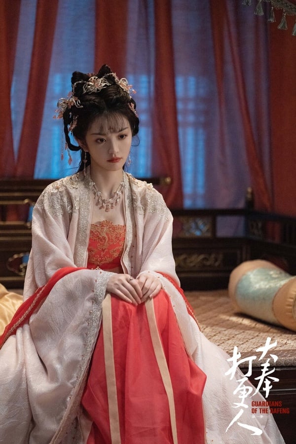 古裝大男主劇誰的後宮最美？《大奉打更人》田曦薇靈動，《暗河傳》彭小苒紫衣造型仙氣