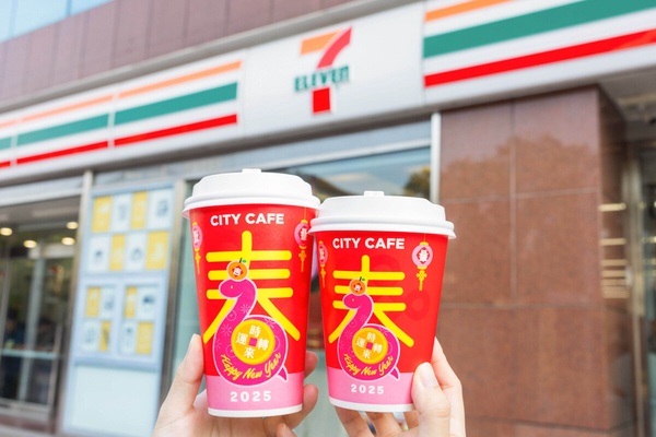 整顆布丁泡芙大熱賣！7-11「新年必吃美食」推薦，提拉米蘇、晶英滷肉刈包、紅龜粿必吃