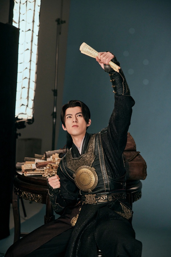 業內票選2024好感藝人Top10!《九重紫》孟子義第4，《大奉打更人》王鶴棣第2，冠軍是她