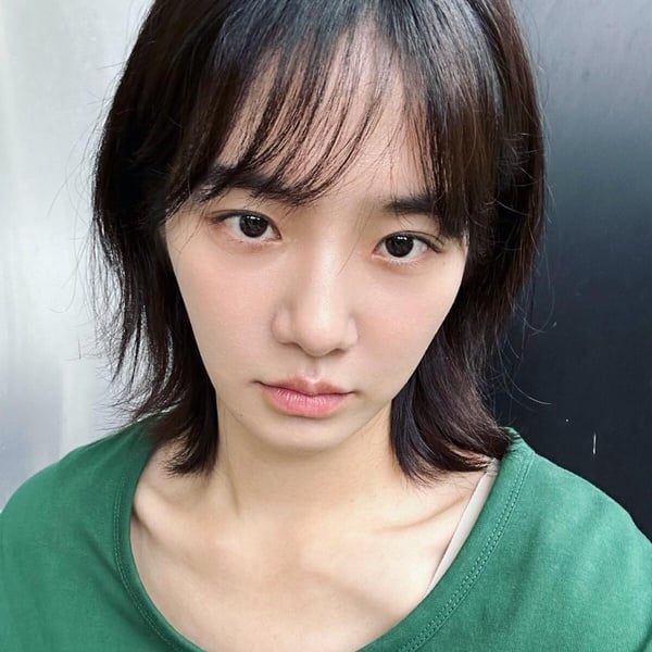 誰說狼尾只適合男生？15款「狼尾頭髮型範本」女生也能駕馭，宋慧喬、Karina同款