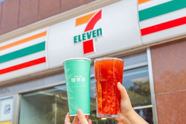 7-11「藍莓起司霜淇淋」新登場！限時3天買一送一，草莓乳酸思樂冰、莓好果粒冰茶必喝