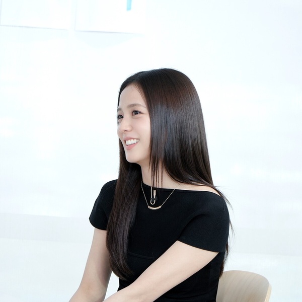 Jisoo與aespa Karina竟然是好朋友！曝光兩人相識契機，分享聊天內容令全網笑翻！