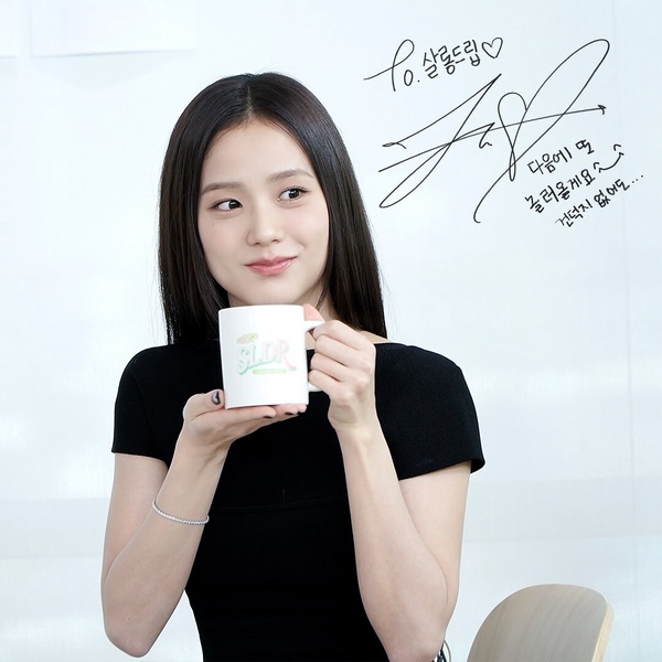 Jisoo與aespa Karina竟然是好朋友！曝光兩人相識契機，分享聊天內容令全網笑翻！