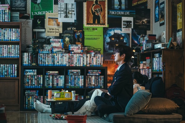 《我們的浪漫電影》劇情、角色介紹：崔宇植二搭《那年我們》編劇，與朴寶英譜浪漫愛情