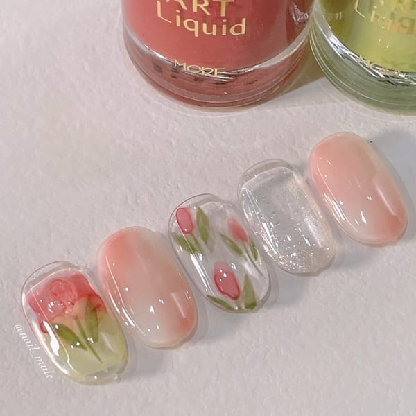 漸層美甲款式推薦18：小花漸層美甲