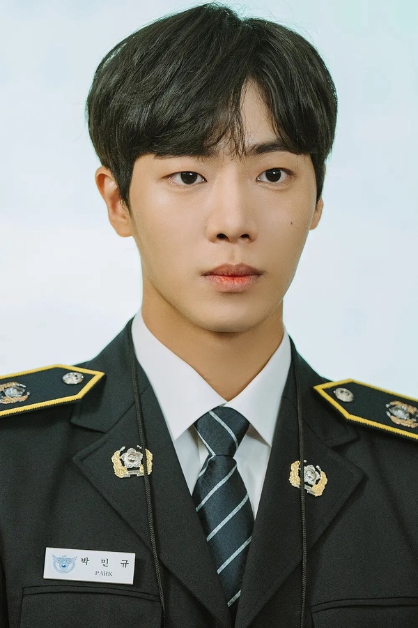 Netflix《外傷重症中心》秋英宇7件事！名模爸帥到跟車勝元齊名，卻因追蹤辣妹網紅被轟