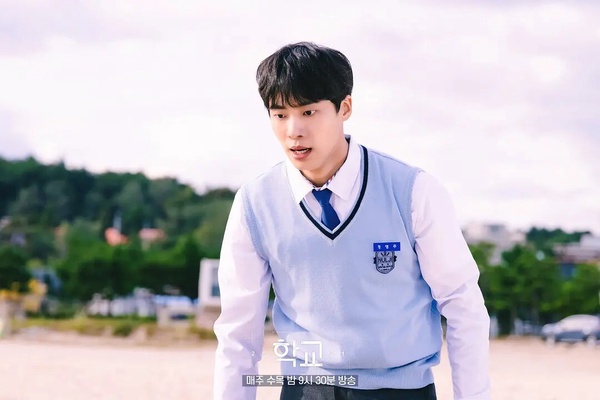 Netflix《外傷重症中心》秋英宇7件事！名模爸帥到跟車勝元齊名，卻因追蹤辣妹網紅被轟