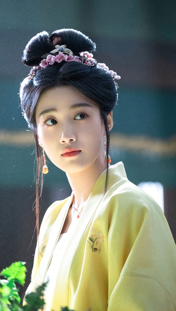 「最看好她2025一夕爆火」陸劇95花TOP10!趙露思第十《五福臨門》盧昱曉第4，冠軍是她