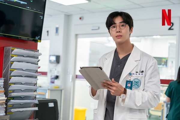 2月韓劇演員話題度TOP10：《外傷重症中心》秋英宇第4輸李浚赫，冠軍是他不意外！