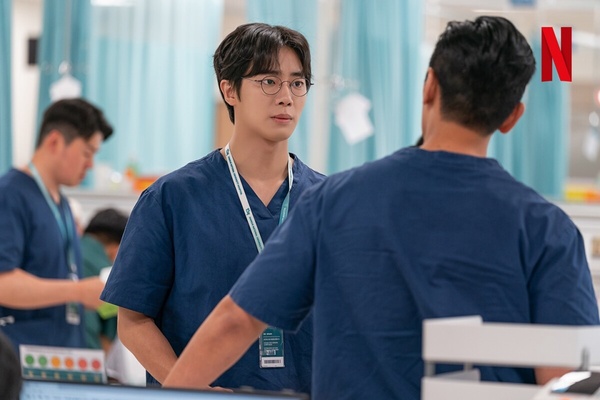 2月韓劇演員話題度TOP10：《外傷重症中心》秋英宇第4輸李浚赫，冠軍是他不意外！