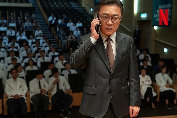 Netflix《外傷重症中心》劇情彩蛋！原著作者是醫生卻被醫學顧問吐槽？朱智勛刺青竟有這含義！