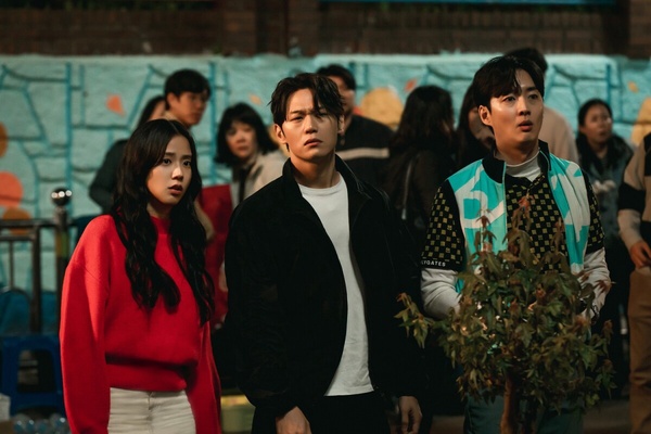 《新烏托邦》首播評價兩極：劇情超拖，韓網轟Jisoo演技「不是BLACKPINK的話毫無用處」