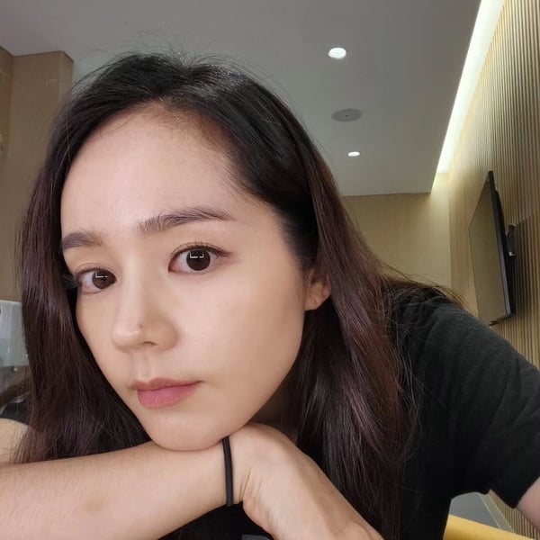 韓佳人「出道前」死亡角度照曝光！天然凍齡美貌保養公開