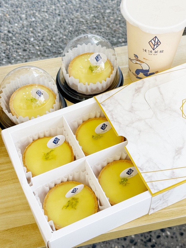手搖優惠、新品！萬波「搖搖草莓、草莓牛奶」再享2杯100優惠，麻古茶坊草莓手搖也回歸
