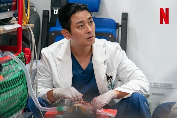 Netflix「觀看數最高」原創韓劇TOP10!《外傷重症中心》第6輸《魷魚遊戲2》，冠軍近3億