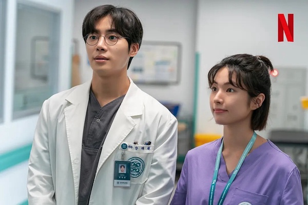 Netflix「觀看數最高」原創韓劇TOP10!《外傷重症中心》第6輸《魷魚遊戲2》，冠軍近3億