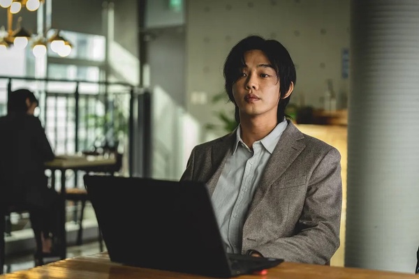 Netflix「觀看數最高」原創韓劇TOP10!《外傷重症中心》第6輸《魷魚遊戲2》，冠軍近3億