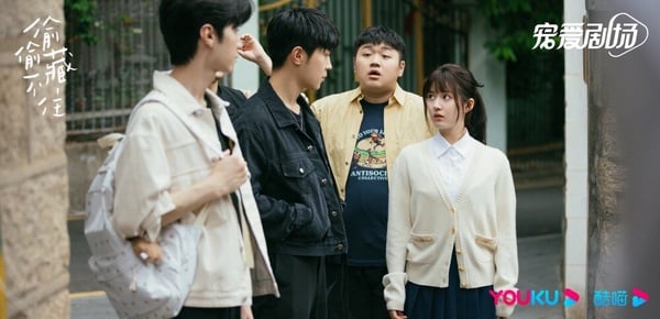 《難哄》桑延是寵妹狂魔！盤點5個經典寵妹事蹟，護送桑稚放學，一眼看出她不開心