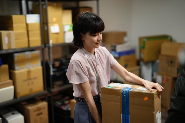 Netflix《童話故事下集》小鹿超綠茶？穿已婚男襯衫&amp;amp;amp;調正宮安全帽帶長度，這點公認最婊