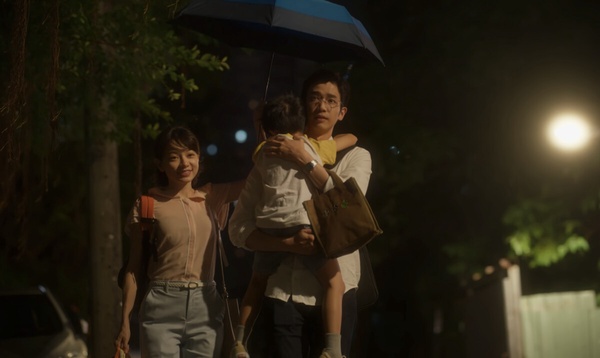 Netflix《童話故事下集》小鹿超綠茶？穿已婚男襯衫&amp;amp;amp;調正宮安全帽帶長度，這點公認最婊
