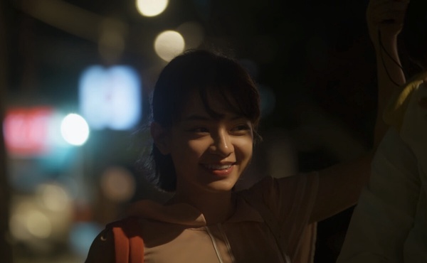 Netflix《童話故事下集》小鹿超綠茶？穿已婚男襯衫&amp;amp;amp;調正宮安全帽帶長度，這點公認最婊