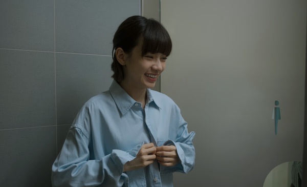 Netflix《童話故事下集》小鹿超綠茶？穿已婚男襯衫&amp;amp;amp;調正宮安全帽帶長度，這點公認最婊